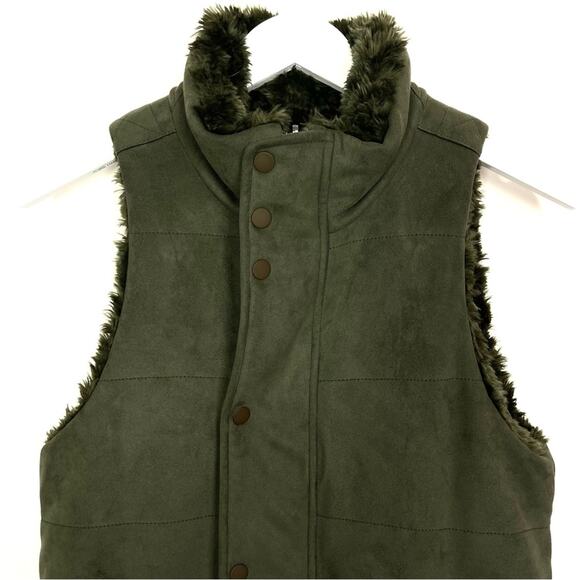 Tuckernuck Emilia Vest in Poblano Green - Picture 3 of 9